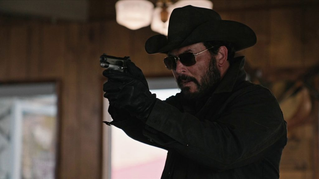 Yellowstone Dutton Ranch Manager Rip (Cole Hauser) is a man of few words, and he usually lets his guns do the talking. In this case it is a tone-tone Kimber Ultra CDP II.