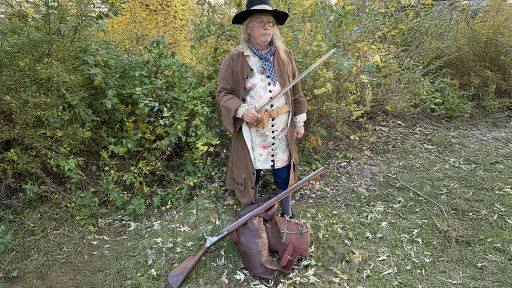 17TH Century Rangers carried a short sword.